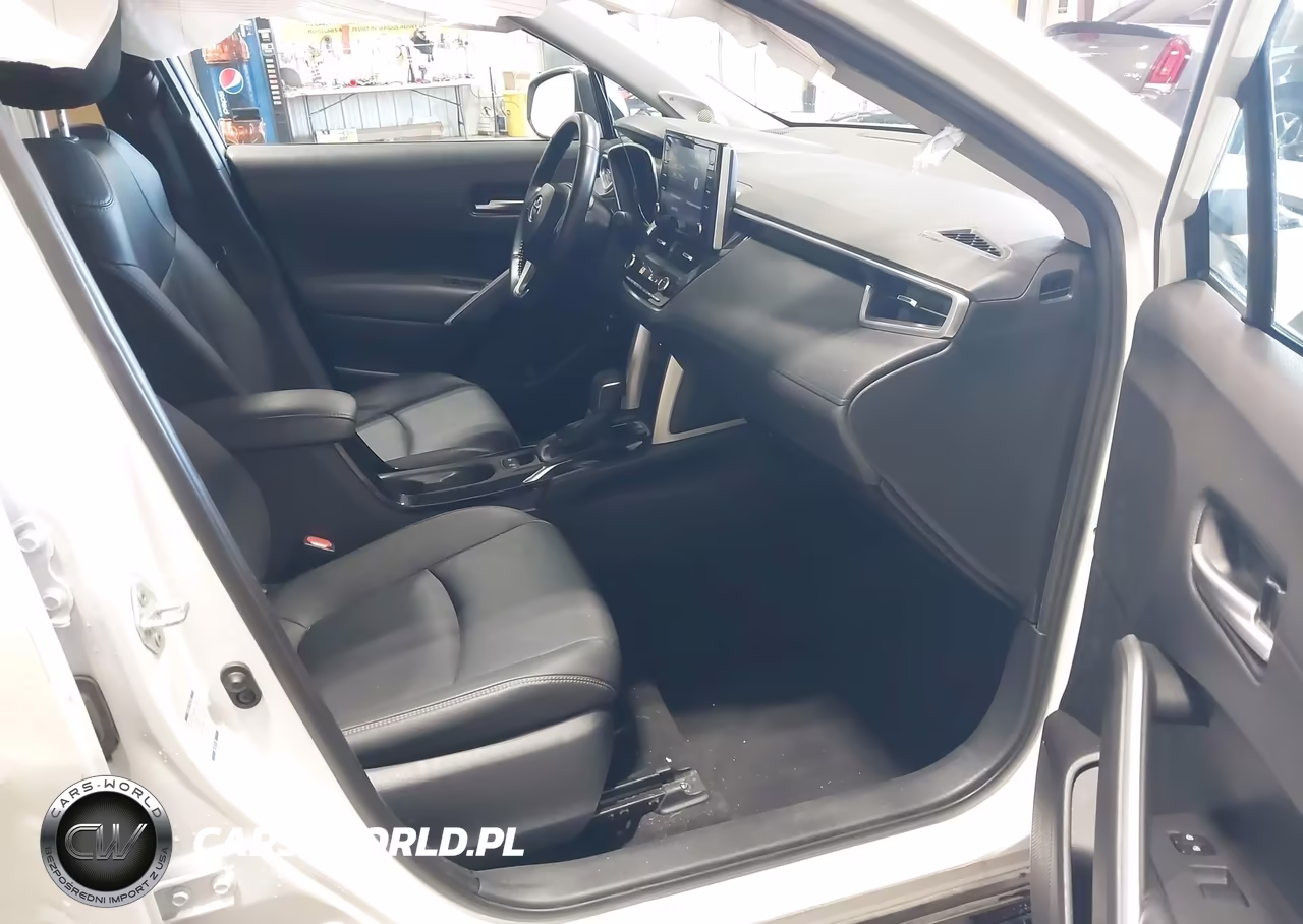 2022 Toyota Corolla Cross Xle VIN:7MUDAABG0NV016613 - 5