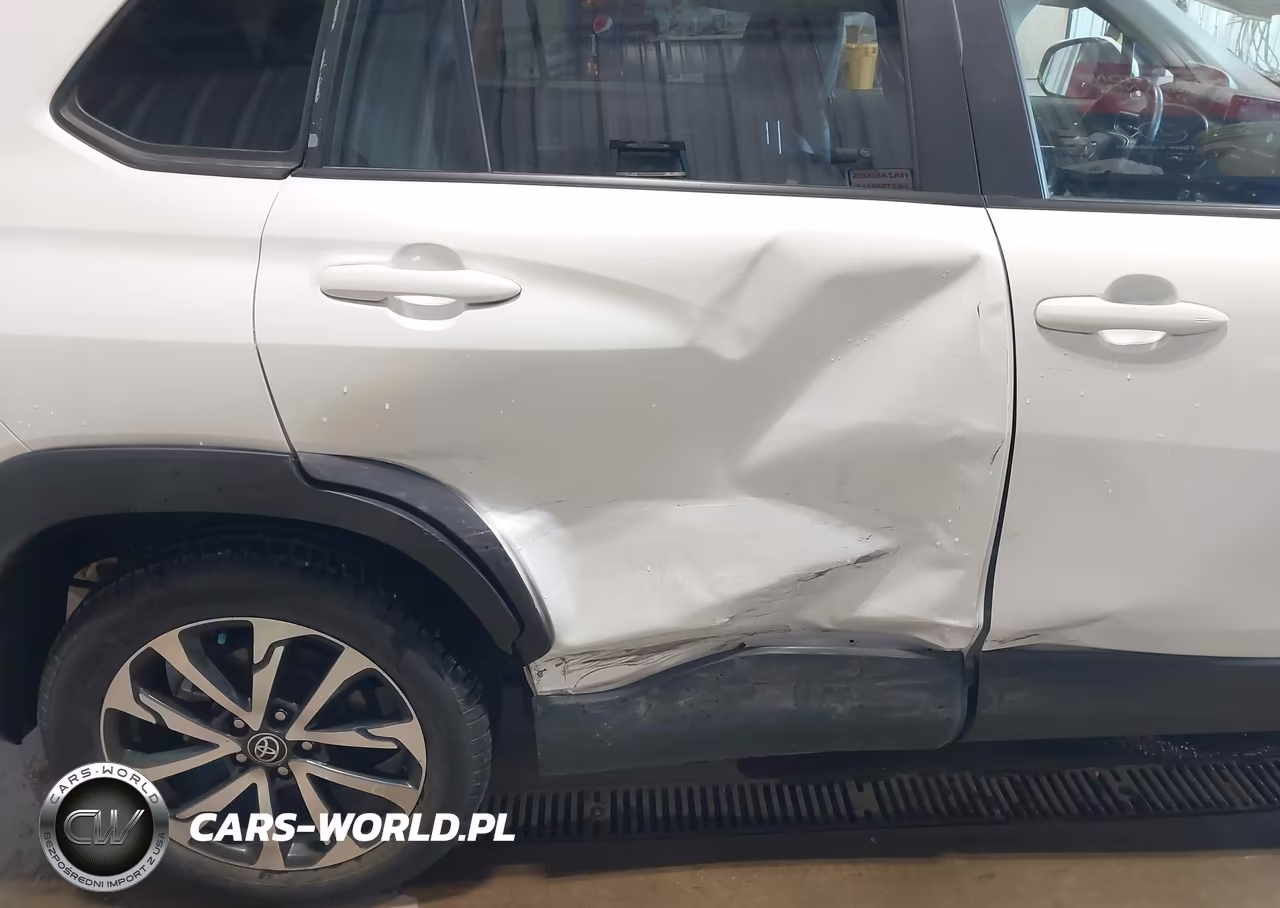 2022 Toyota Corolla Cross Xle VIN:7MUDAABG0NV016613 - 6