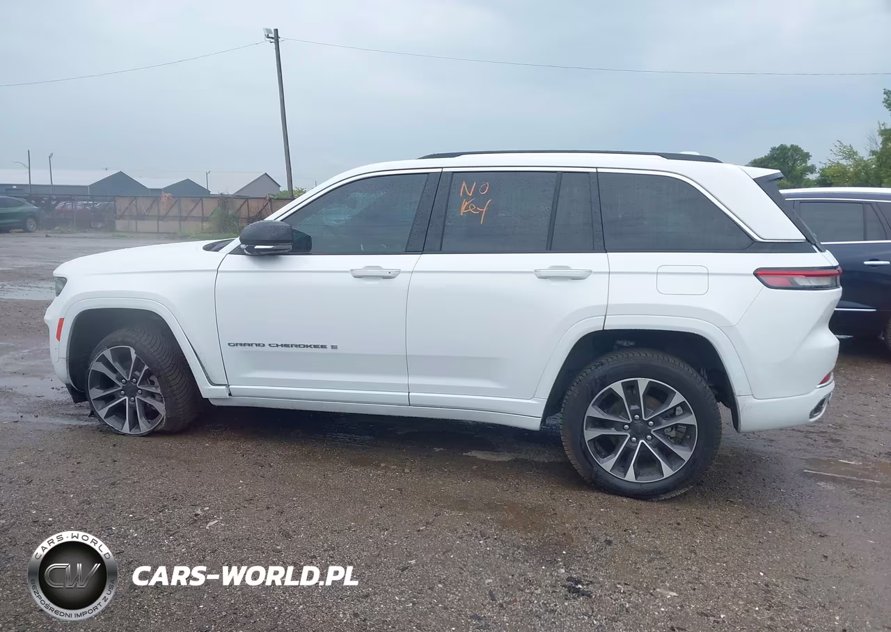 2023 Jeep Grand Cherokee Overland 4X4 VIN:1C4RJHDG0PC502171 - 13