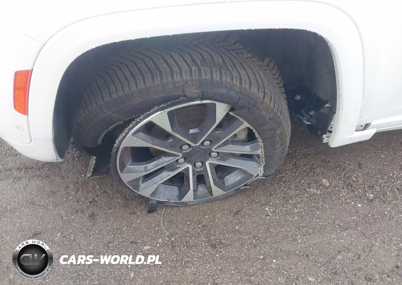 2023 Jeep Grand Cherokee Overland 4X4 VIN:1C4RJHDG0PC502171 - 6