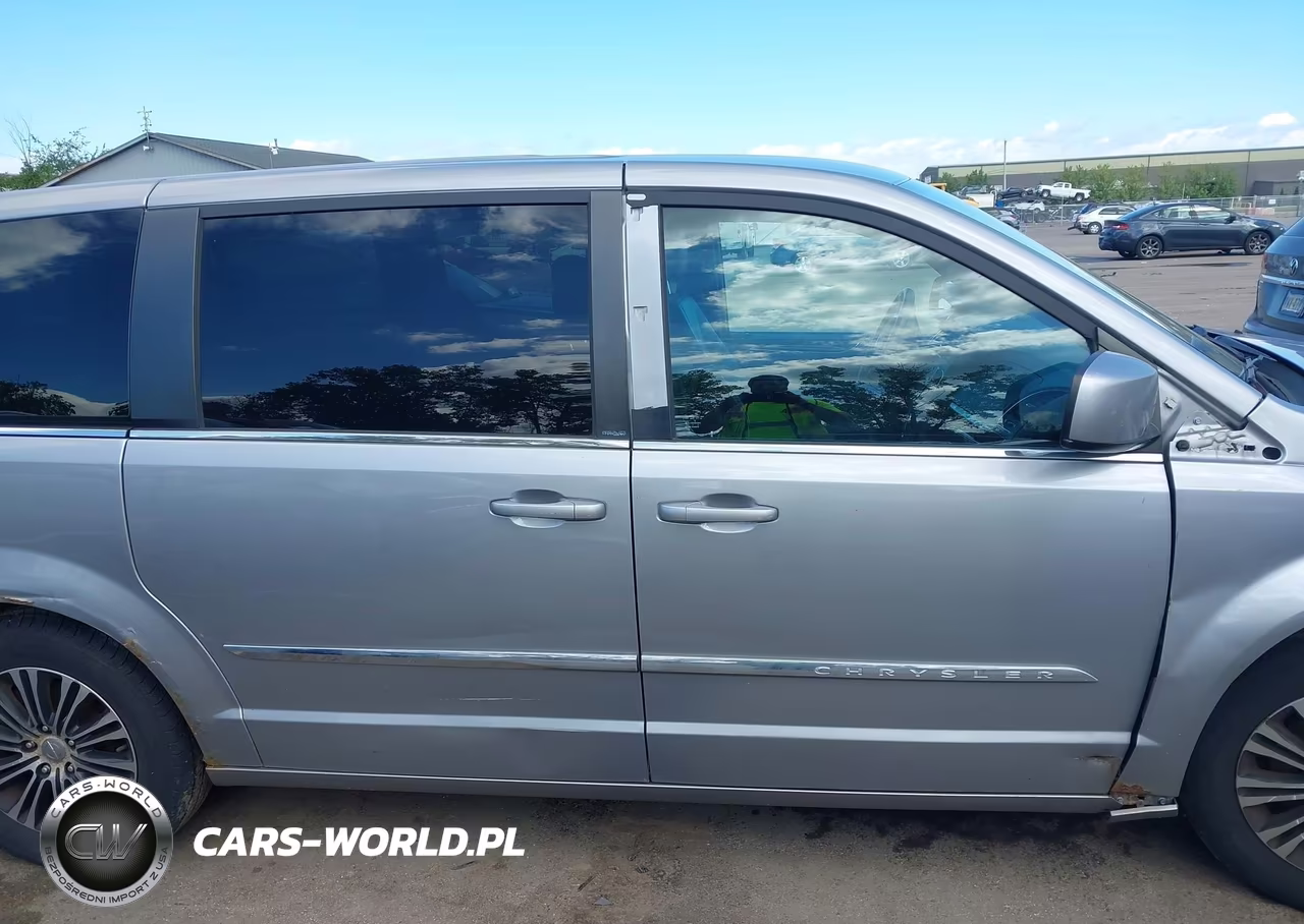 2014 Chrysler Town & Country S VIN:2C4RC1HG3ER225760 - 13