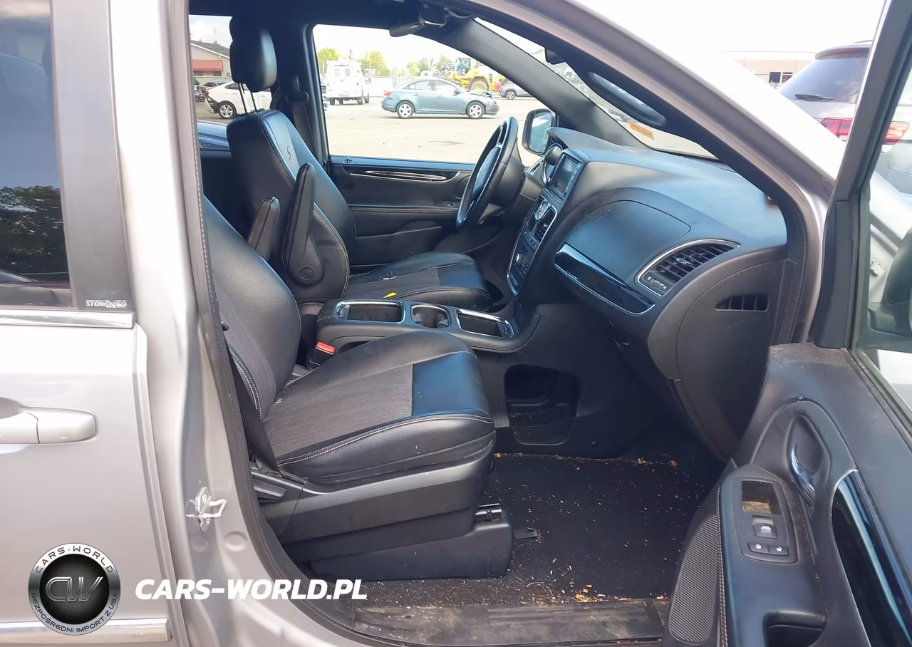 2014 Chrysler Town & Country S VIN:2C4RC1HG3ER225760 - 5