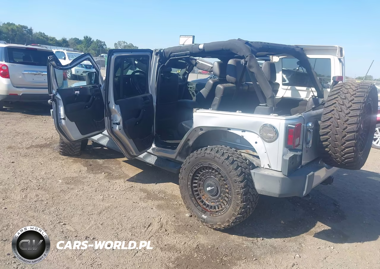 2012 Jeep Wrangler Unlimited Sahara VIN:1C4BJWEG2CL273121 - 3
