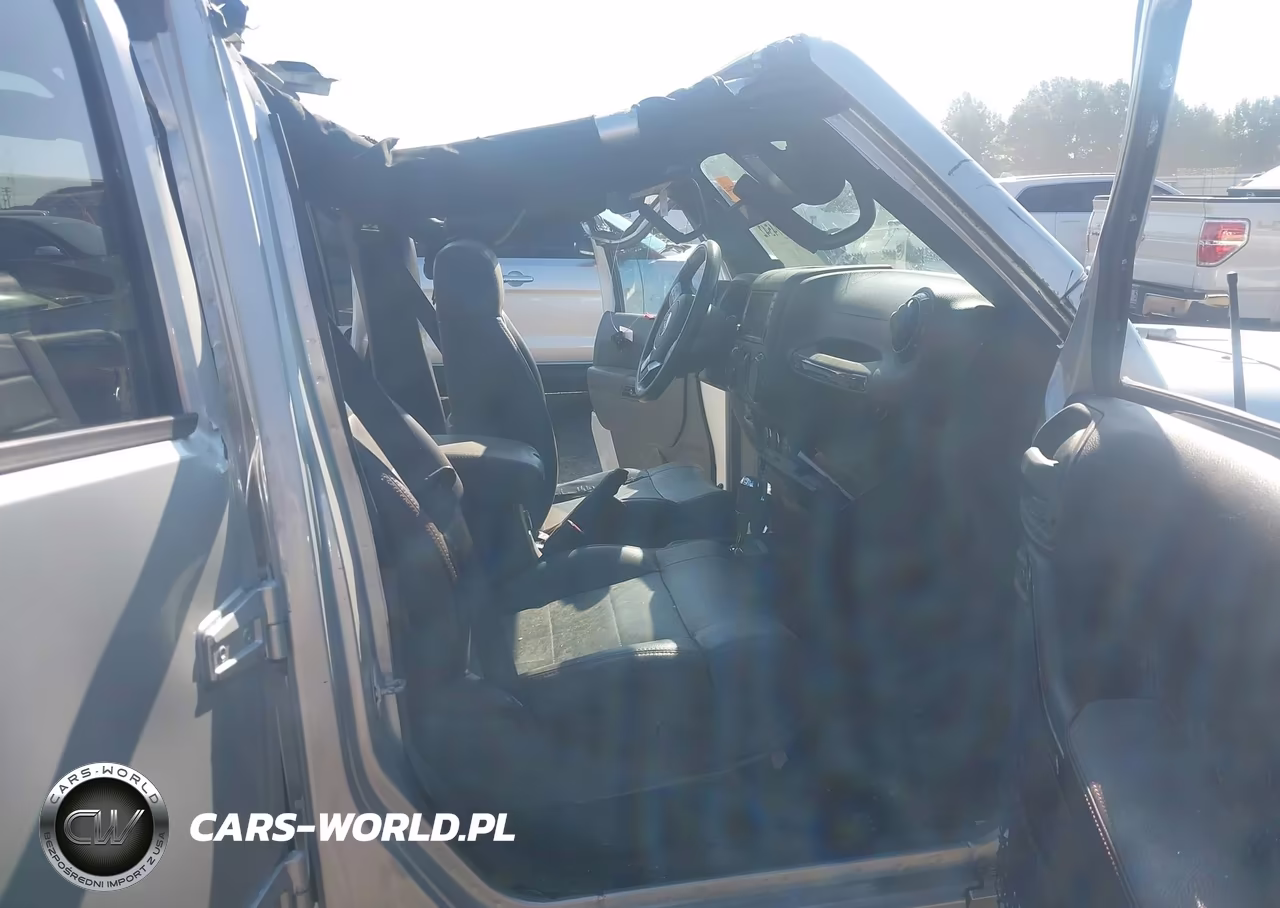 2012 Jeep Wrangler Unlimited Sahara VIN:1C4BJWEG2CL273121 - 5