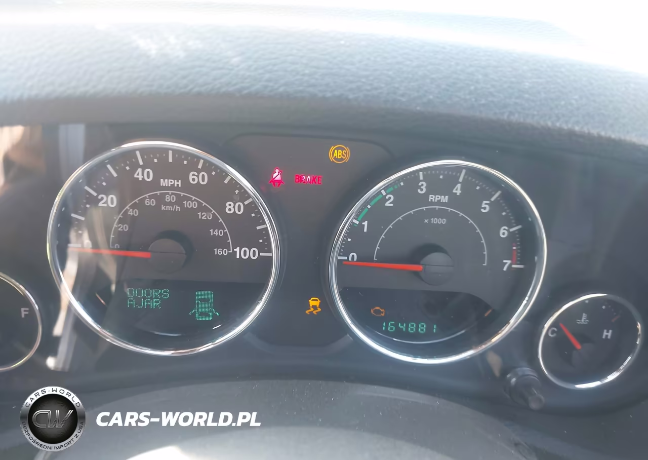 2012 Jeep Wrangler Unlimited Sahara VIN:1C4BJWEG2CL273121 - 7