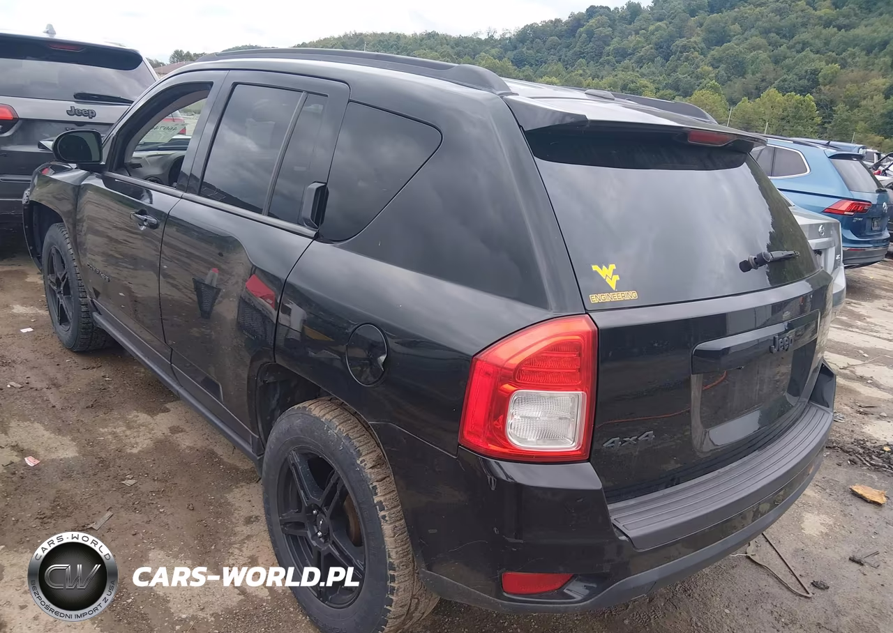 2013 Jeep Compass Latitude VIN:1C4NJDEB8DD274680 - 3