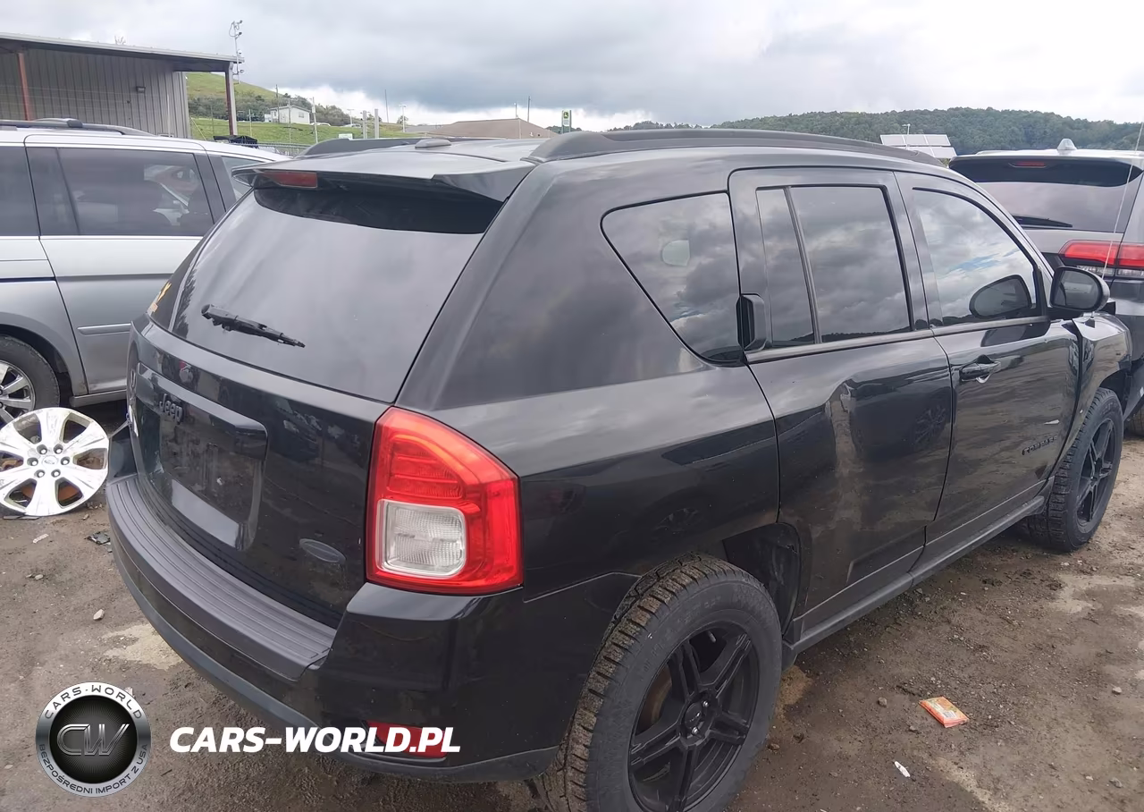 2013 Jeep Compass Latitude VIN:1C4NJDEB8DD274680 - 4