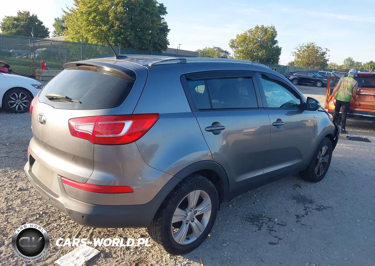 2013 Kia Sportage Lx VIN:KNDPBCA2XD7494696 - 4