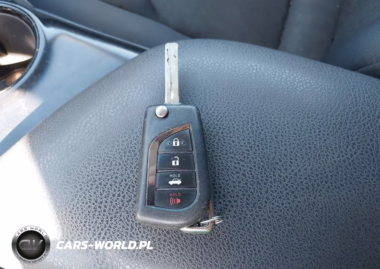 2020 Toyota Camry Le VIN:4T1C11AK4LU337554 - 11