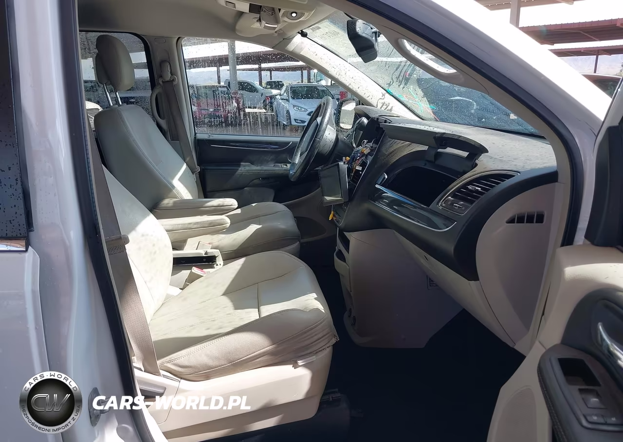 2014 Chrysler Town & Country Touring VIN:2C4RC1BG4ER440332 - 5