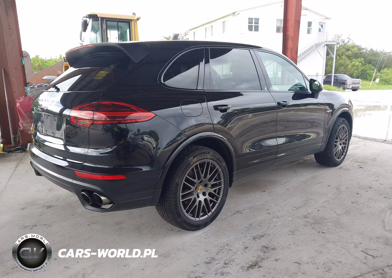 2017 Porsche Cayenne E-Hybrid S Platinum Edition VIN:WP1AE2A23HLA74376 - 4