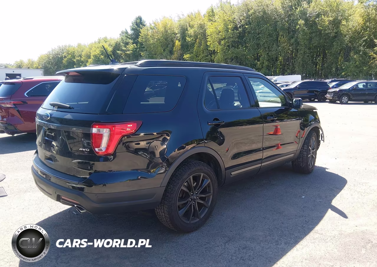 2018 Ford Explorer Xlt VIN:1FM5K8D81JGB05939 - 4