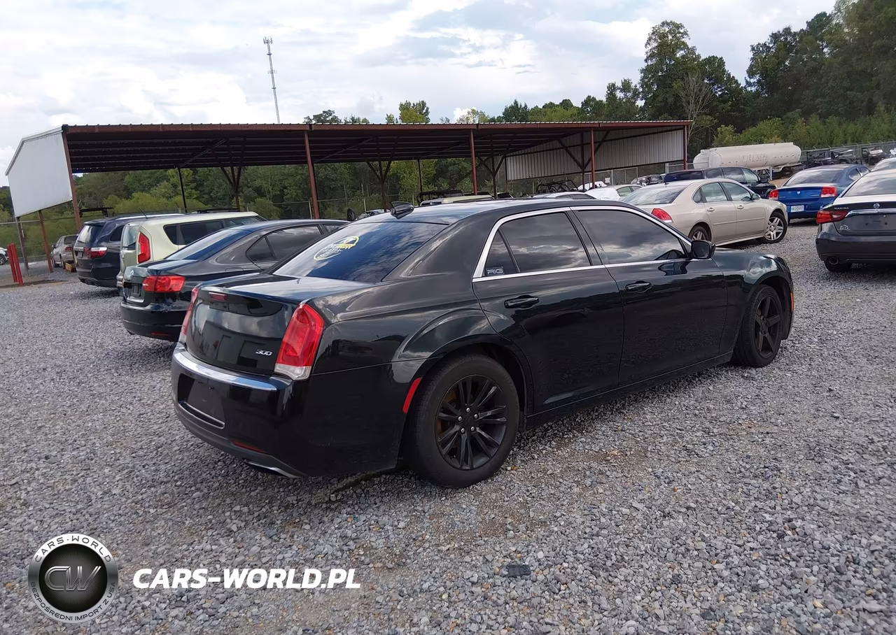 2016 Chrysler 300 Anniversary Edition VIN:2C3CCAAG1GH244014 - 4