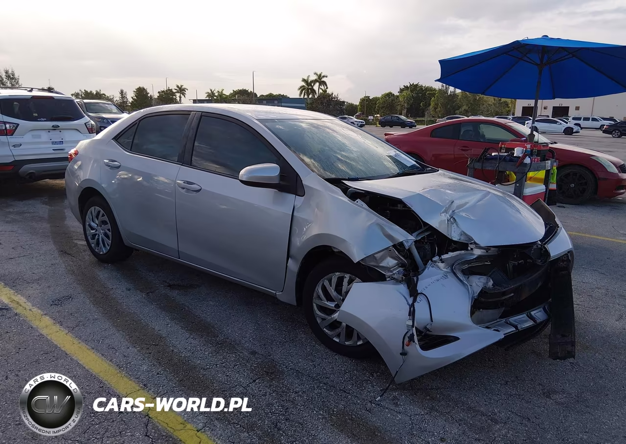 2018 Toyota Corolla Le VIN:5YFBURHE2JP852553 - 1