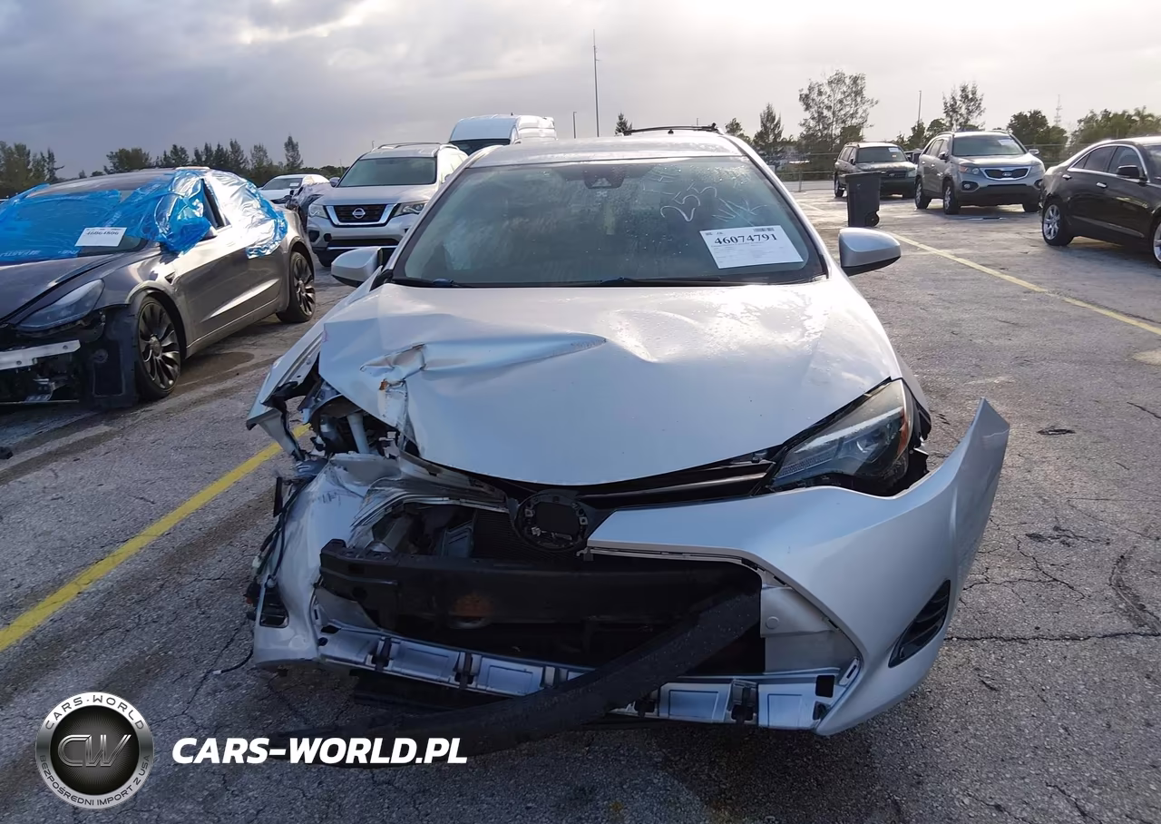 2018 Toyota Corolla Le VIN:5YFBURHE2JP852553 - 12