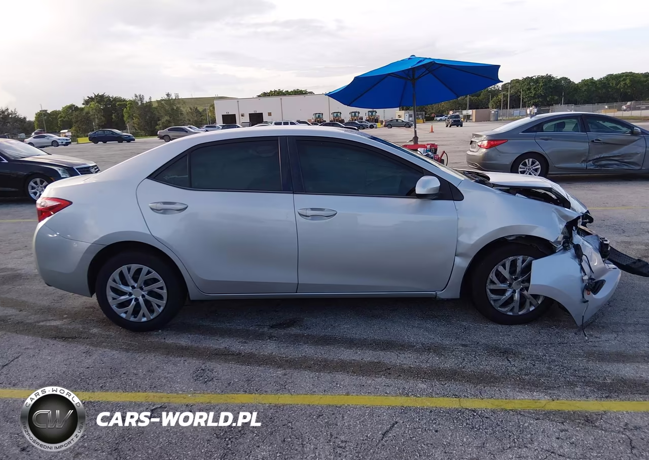 2018 Toyota Corolla Le VIN:5YFBURHE2JP852553 - 13