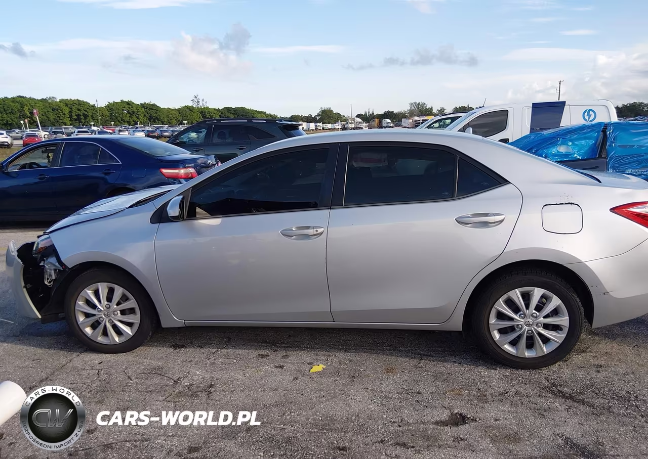 2018 Toyota Corolla Le VIN:5YFBURHE2JP852553 - 14