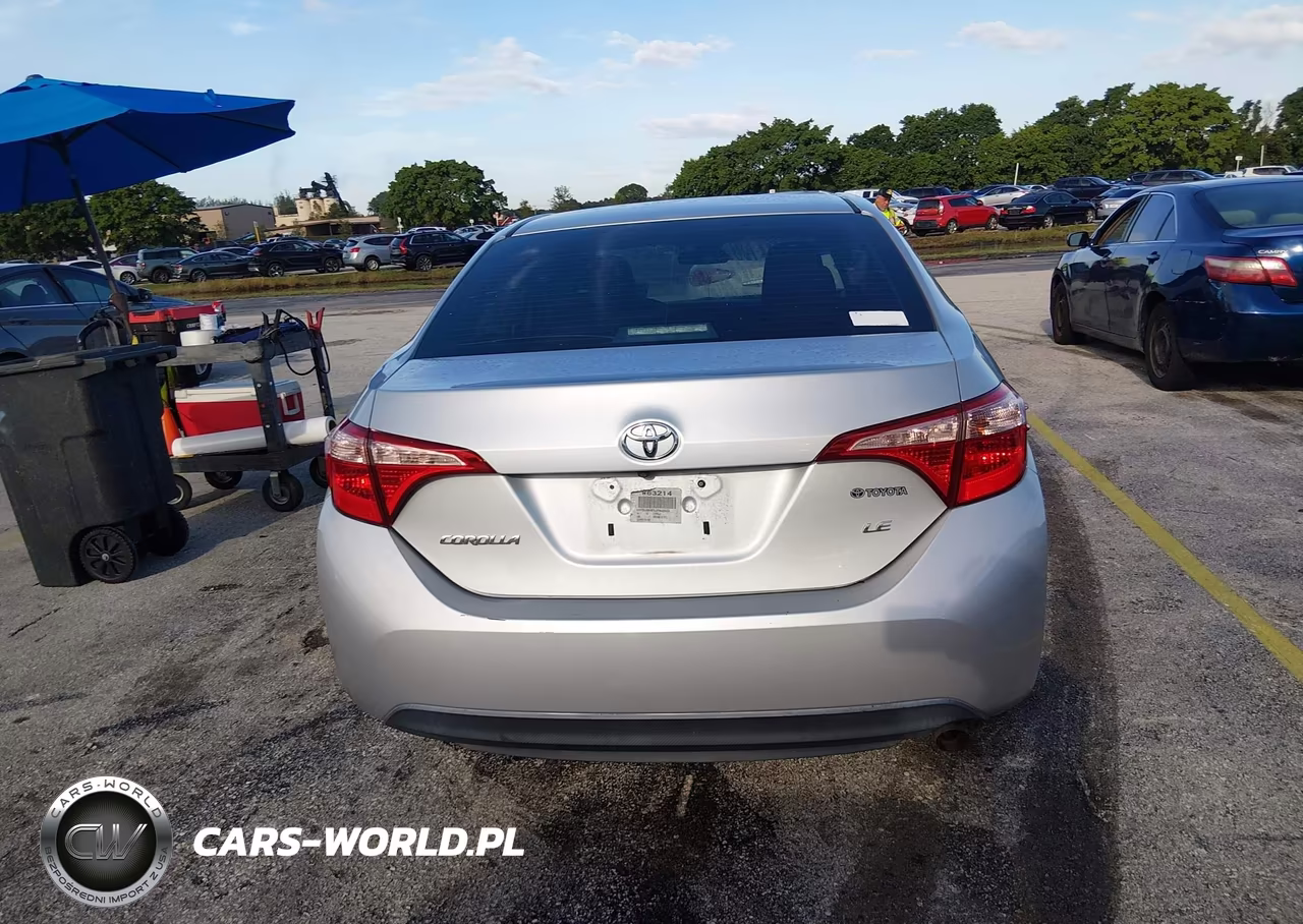 2018 Toyota Corolla Le VIN:5YFBURHE2JP852553 - 16