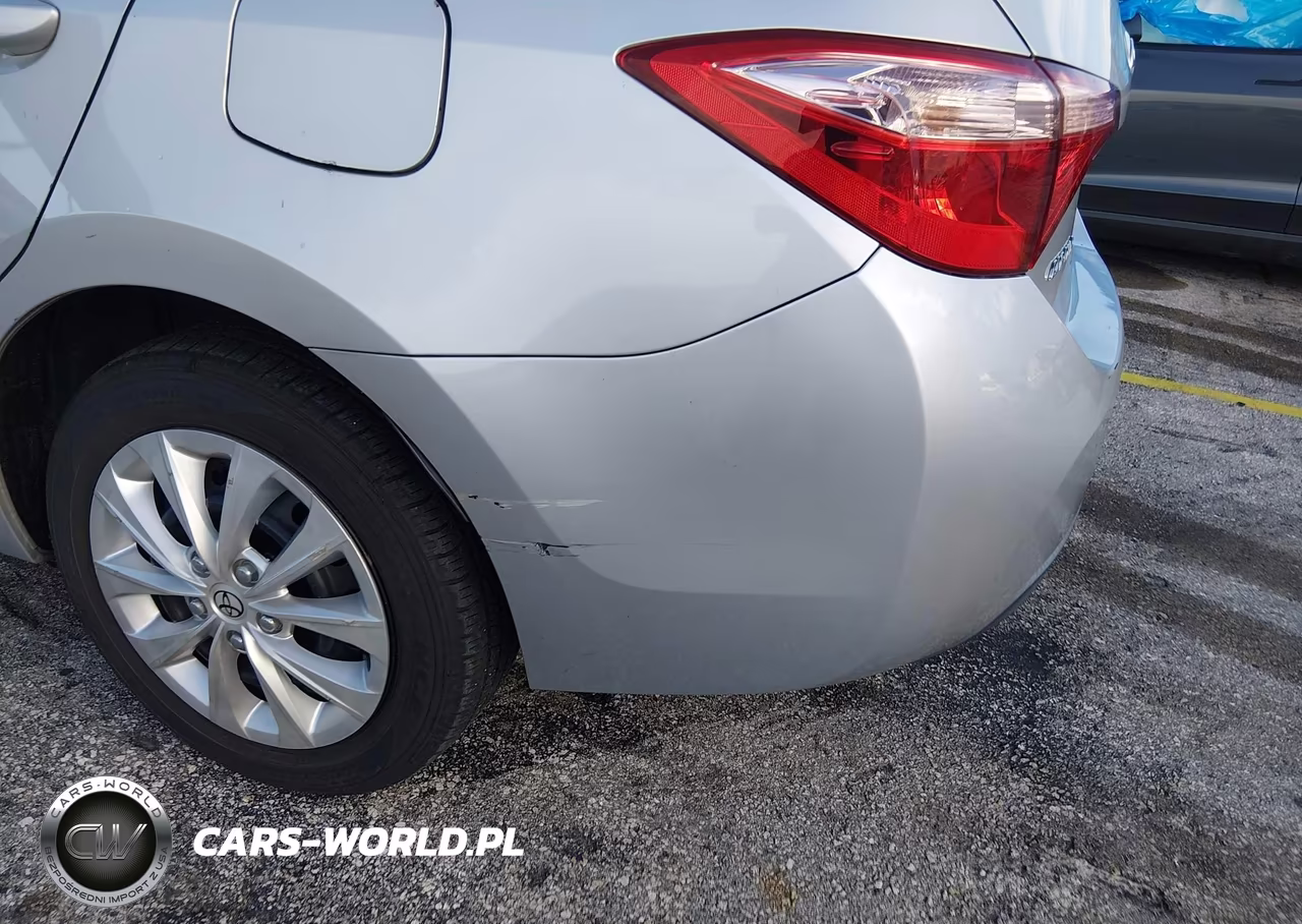2018 Toyota Corolla Le VIN:5YFBURHE2JP852553 - 17