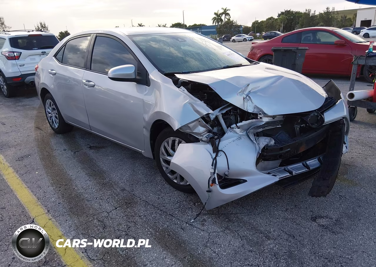 2018 Toyota Corolla Le VIN:5YFBURHE2JP852553 - 6