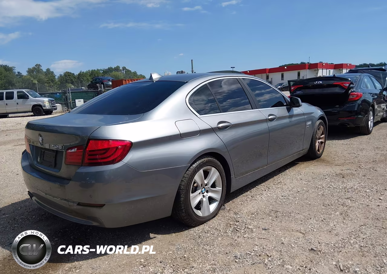 2012 BMW 528I xDrive VIN:WBAXH5C53CDW07581 - 4