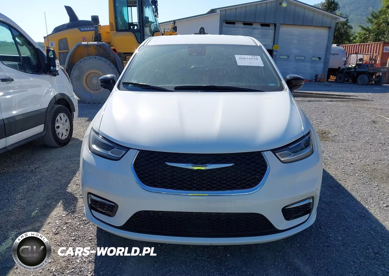 2025 Chrysler Pacifica Select VIN:2C4RC1BG2SR555989 - 13