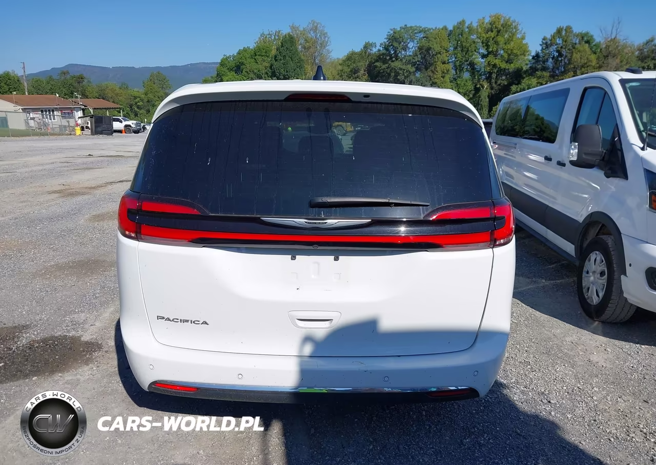 2025 Chrysler Pacifica Select VIN:2C4RC1BG2SR555989 - 17