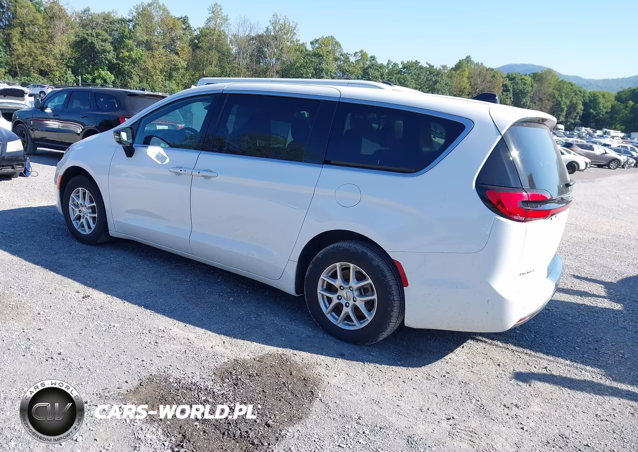 2025 Chrysler Pacifica Select VIN:2C4RC1BG2SR555989 - 3