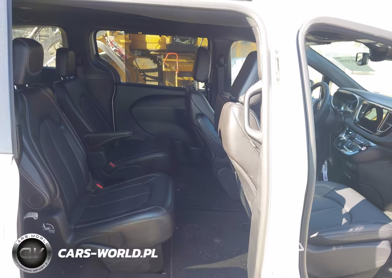 2025 Chrysler Pacifica Select VIN:2C4RC1BG2SR555989 - 8