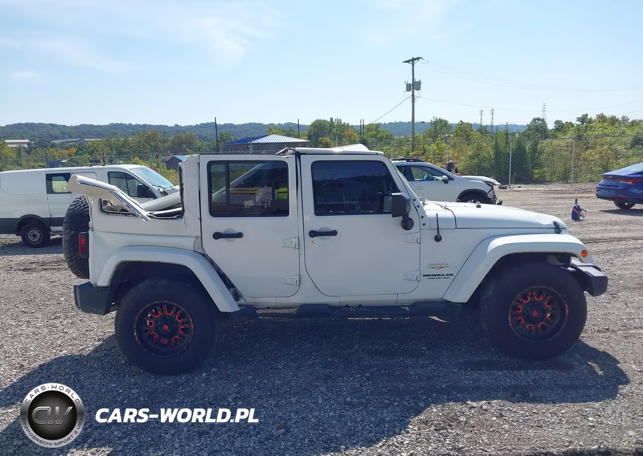 2015 Jeep Wrangler Unlimited Sahara VIN:1C4BJWEG2FL767144 - 13