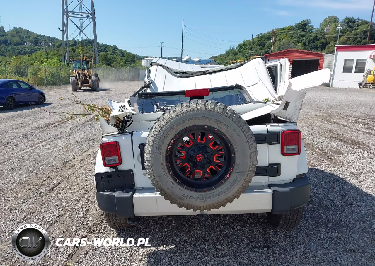 2015 Jeep Wrangler Unlimited Sahara VIN:1C4BJWEG2FL767144 - 16
