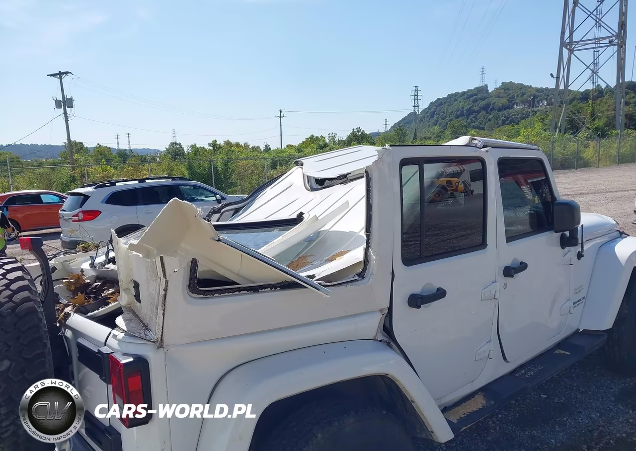 2015 Jeep Wrangler Unlimited Sahara VIN:1C4BJWEG2FL767144 - 18