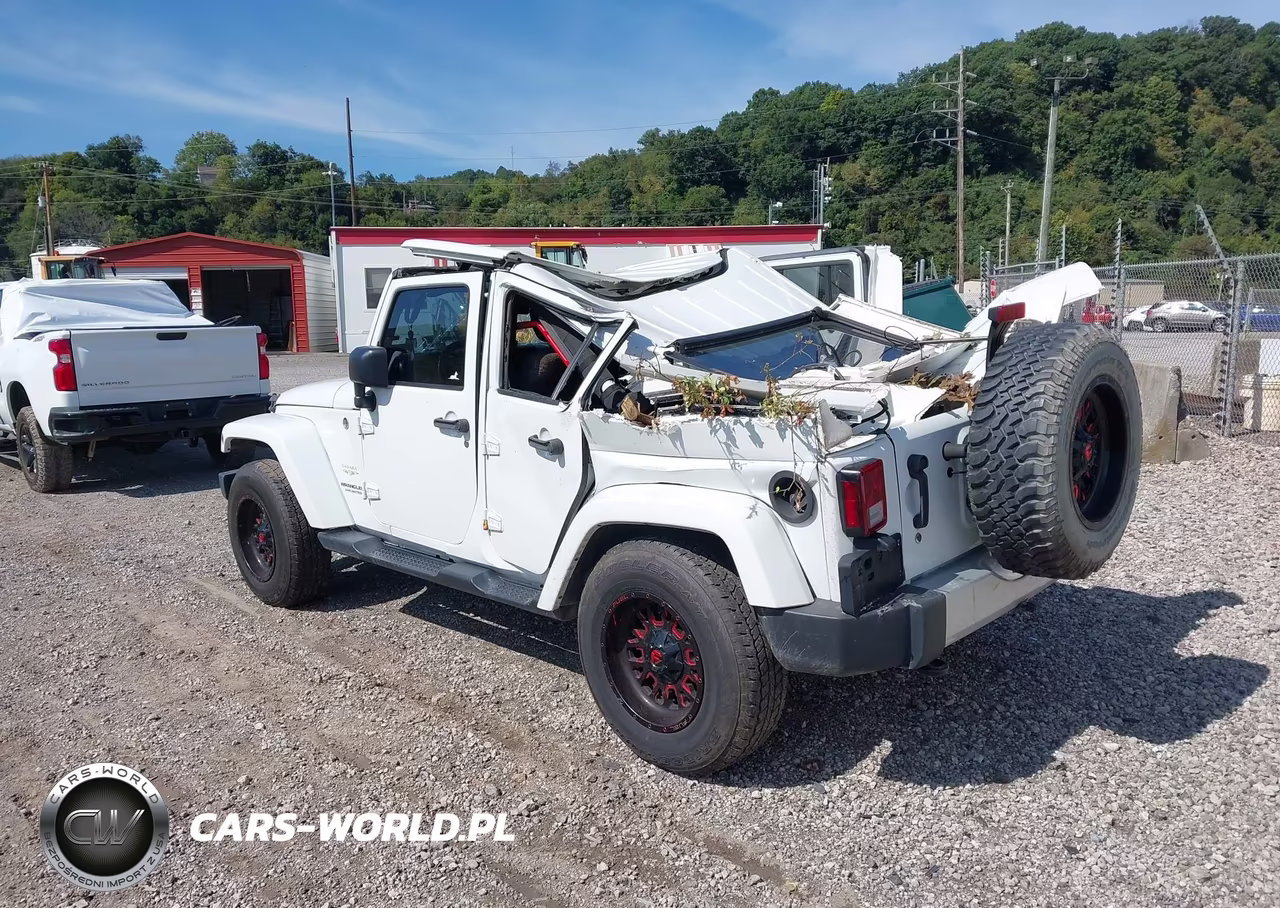 2015 Jeep Wrangler Unlimited Sahara VIN:1C4BJWEG2FL767144 - 3