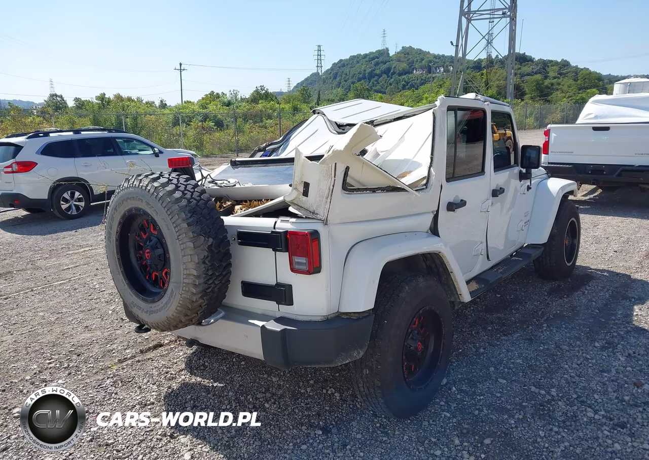 2015 Jeep Wrangler Unlimited Sahara VIN:1C4BJWEG2FL767144 - 4