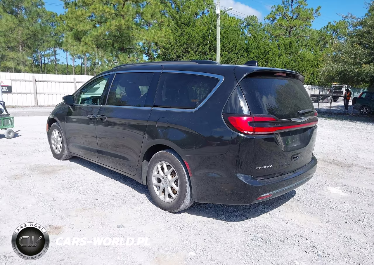 2022 Chrysler Pacifica Touring L VIN:2C4RC1BG5NR117908 - 3