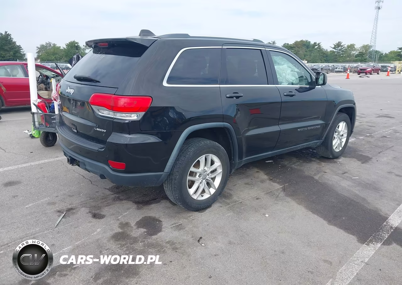 2017 Jeep Grand Cherokee Laredo 4X4 VIN:1C4RJFAG7HC711322 - 4