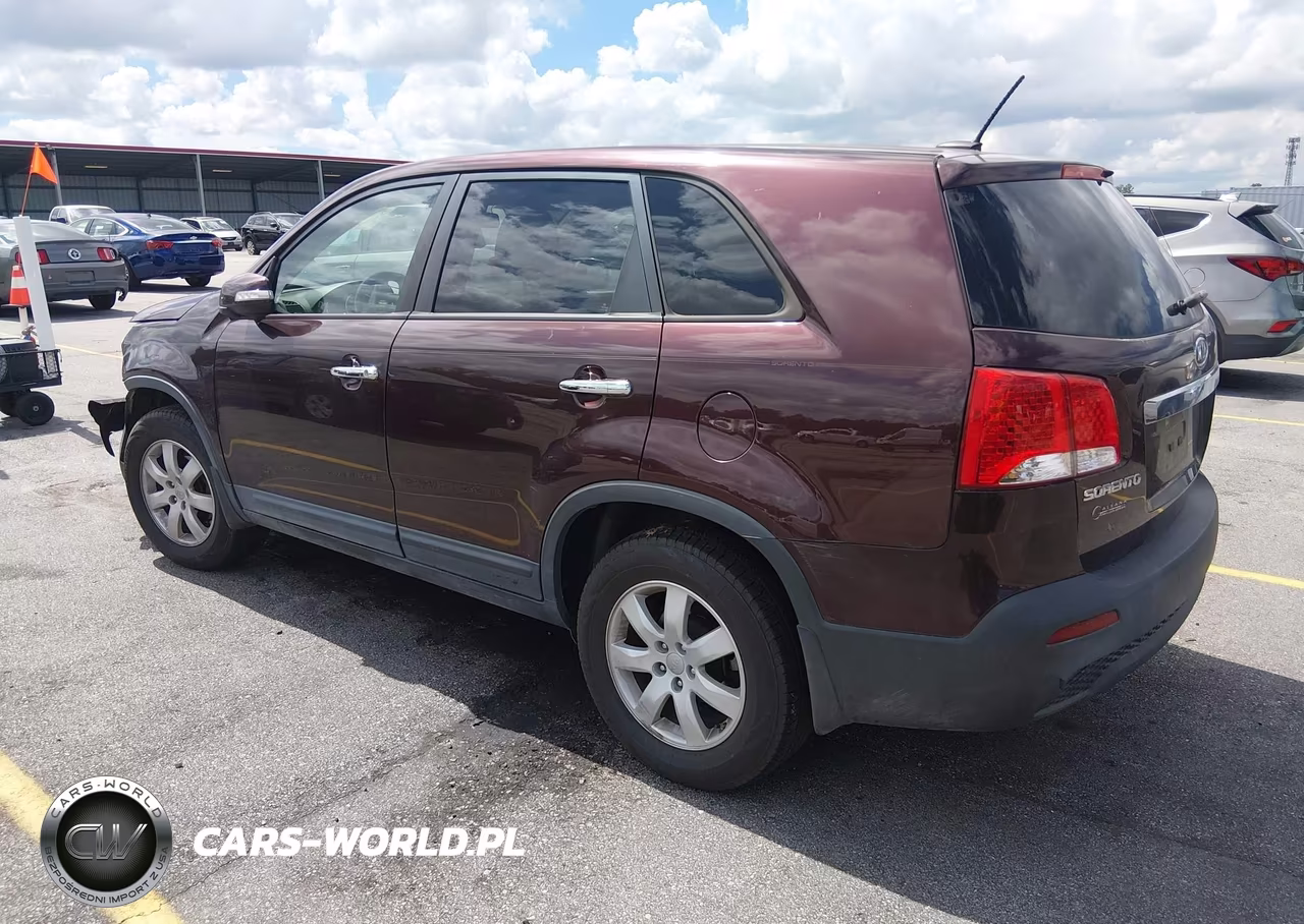 2013 Kia Sorento Lx VIN:5XYKT3A17DG330548 - 3