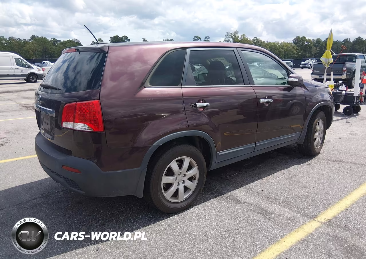 2013 Kia Sorento Lx VIN:5XYKT3A17DG330548 - 4