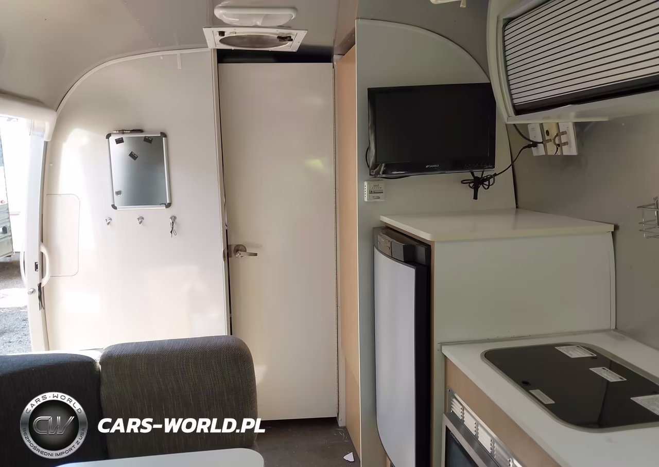 2012 Airstream Sport VIN:1STVRTF12CJ525977 - 8