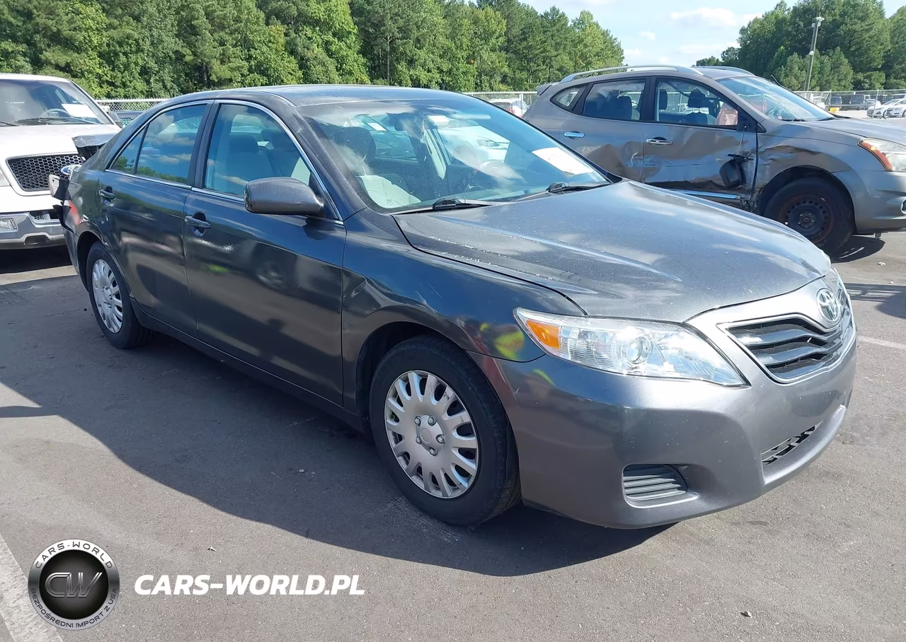 2011 Toyota Camry Le – zdjęcie 1 z 16