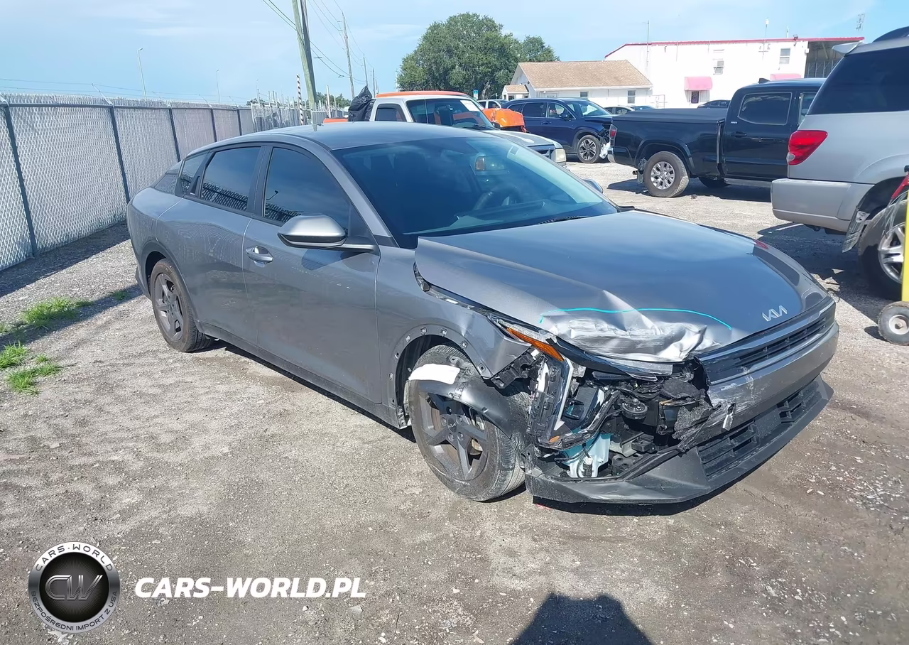 2025 Kia K4 Lxs VIN:3KPFT4DE7SE034090 - 1
