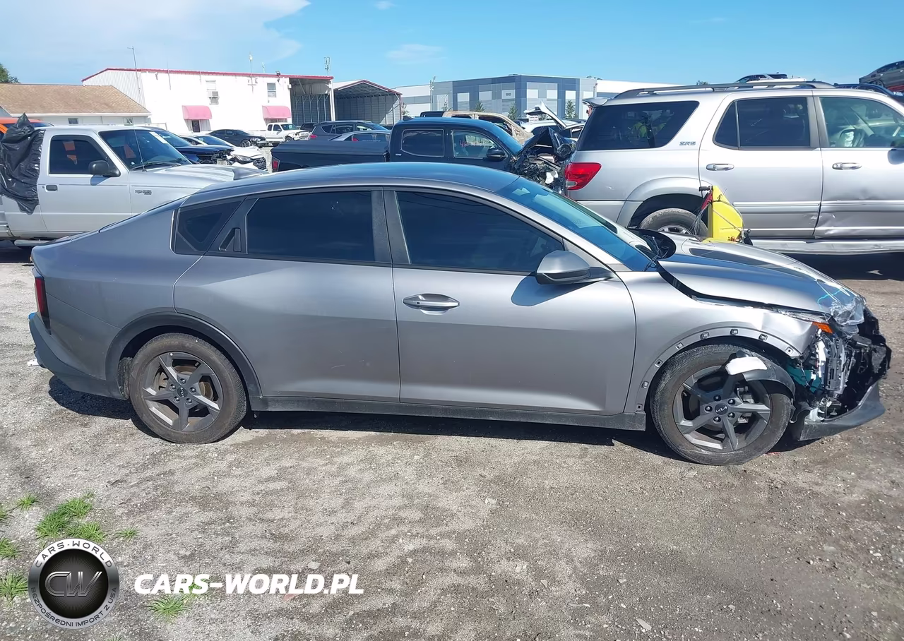 2025 Kia K4 Lxs VIN:3KPFT4DE7SE034090 - 14