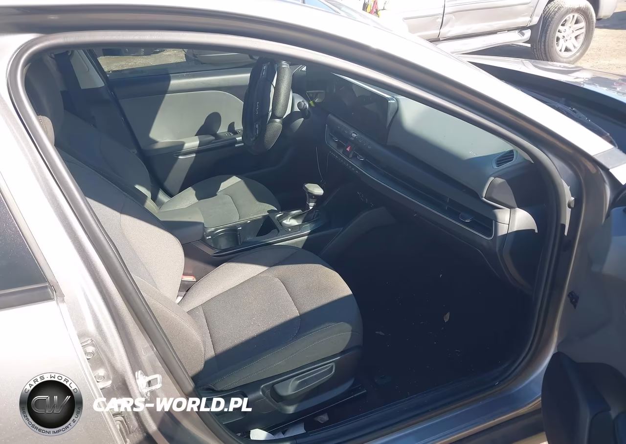 2025 Kia K4 Lxs VIN:3KPFT4DE7SE034090 - 5