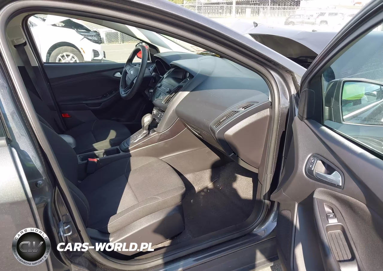 2018 Ford Focus Se VIN:1FADP3F21JL288608 - 5