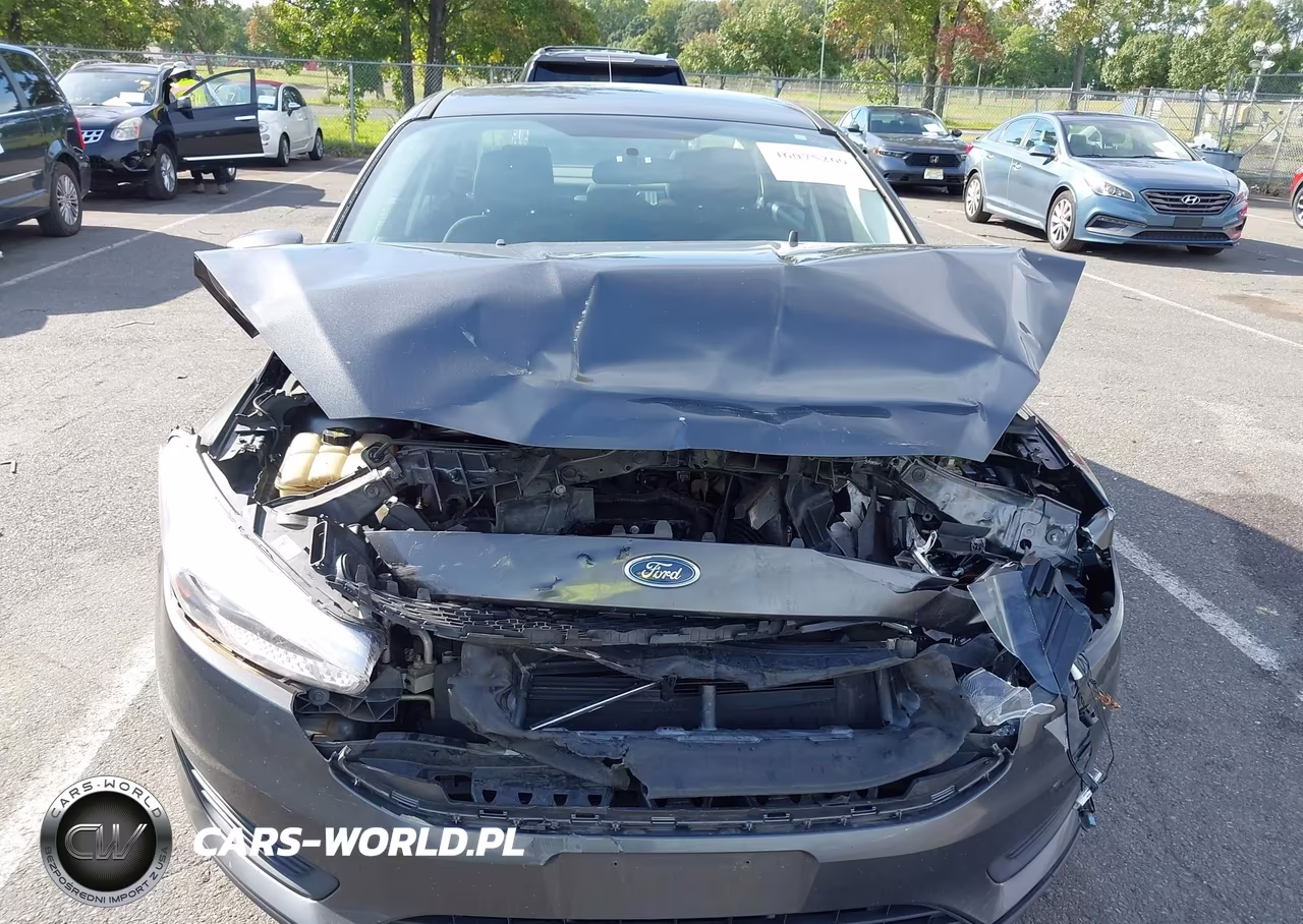 2018 Ford Focus Se VIN:1FADP3F21JL288608 - 6