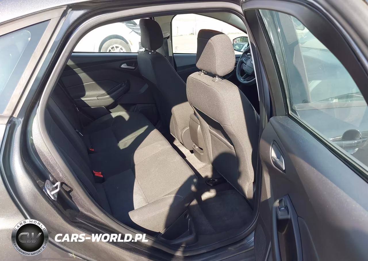 2018 Ford Focus Se VIN:1FADP3F21JL288608 - 8