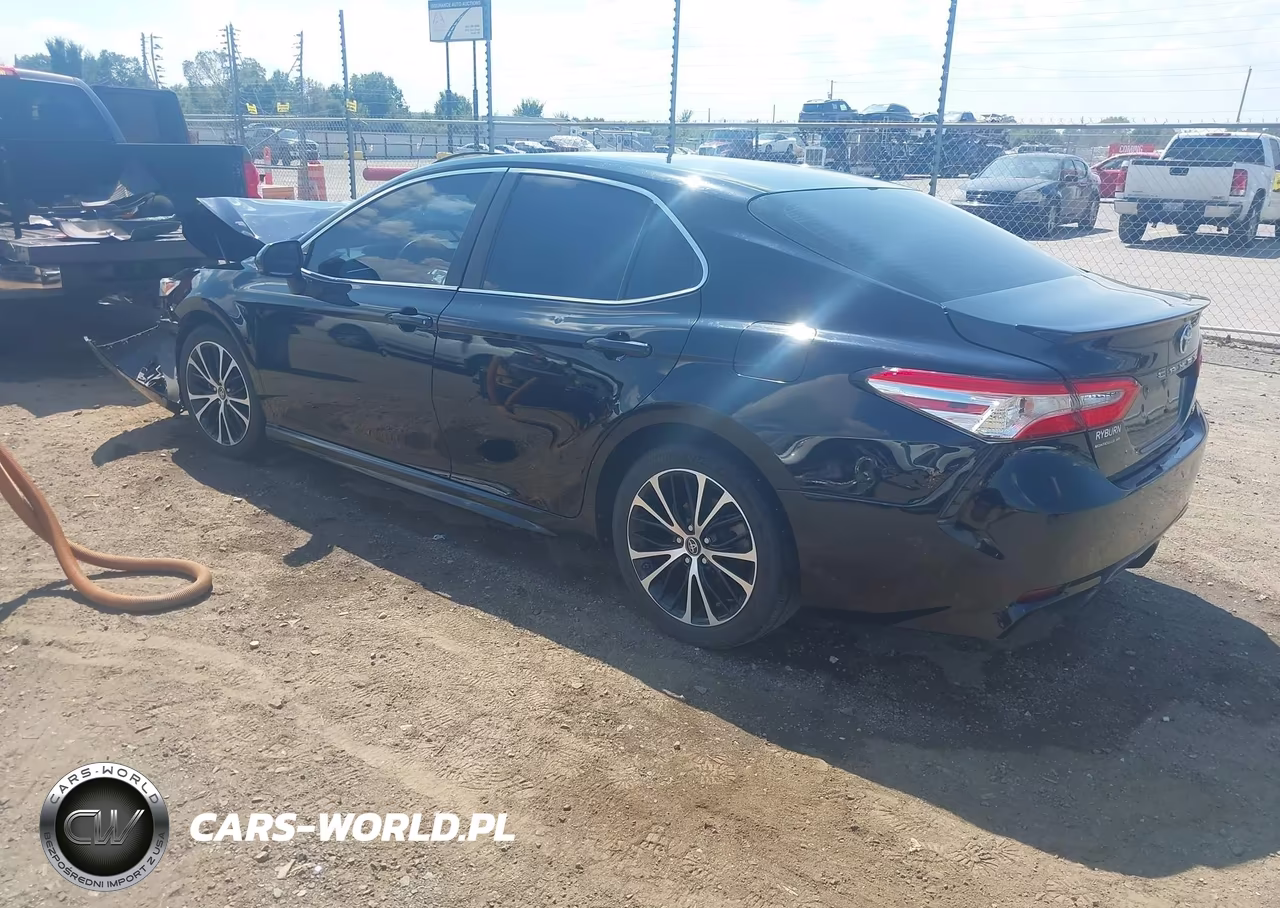 2018 Toyota Camry Se VIN:4T1B11HK4JU060077 - 3