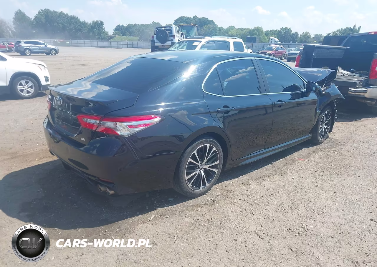 2018 Toyota Camry Se VIN:4T1B11HK4JU060077 - 4