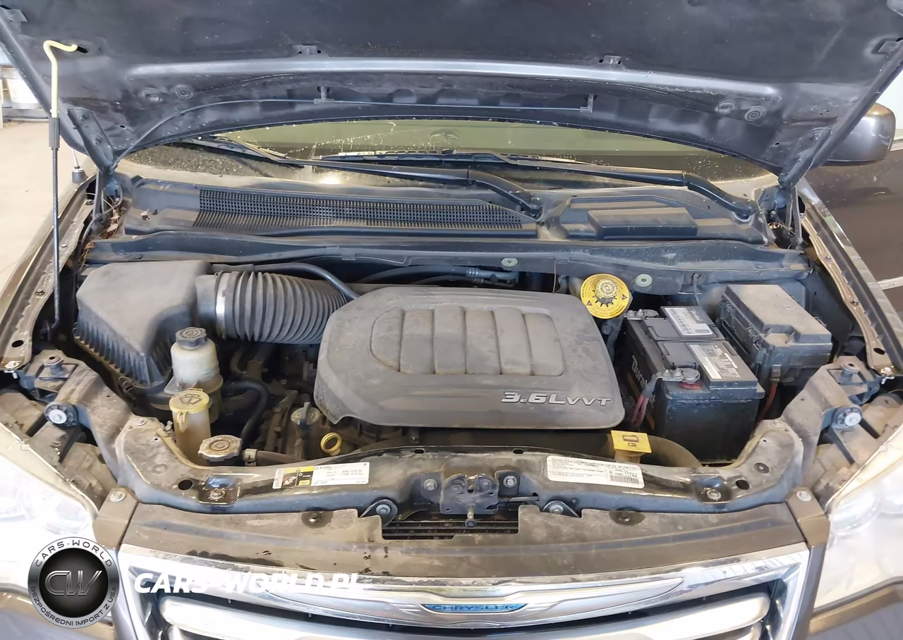 2015 Chrysler Town & Country Touring VIN:2C4RC1BG9FR551993 - 10