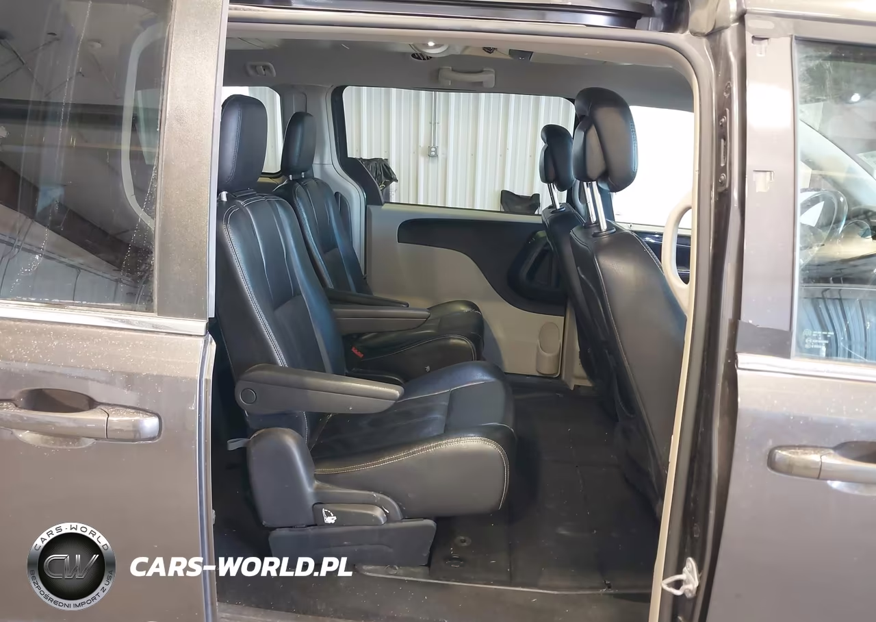 2015 Chrysler Town & Country Touring VIN:2C4RC1BG9FR551993 - 8